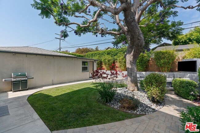 Building Photo - 8107 Yorktown Ave