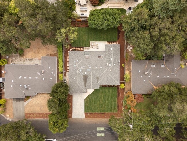 Building Photo - 1098 Muir Way