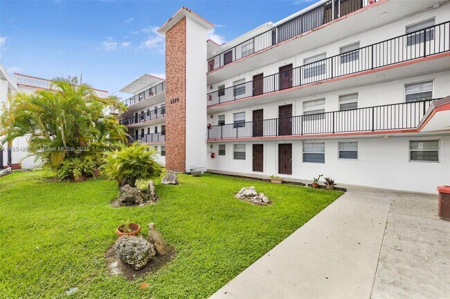 Building Photo - 6270 W Flagler St