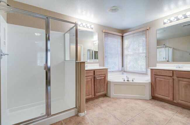 Building Photo - 15882 N 172nd Ln