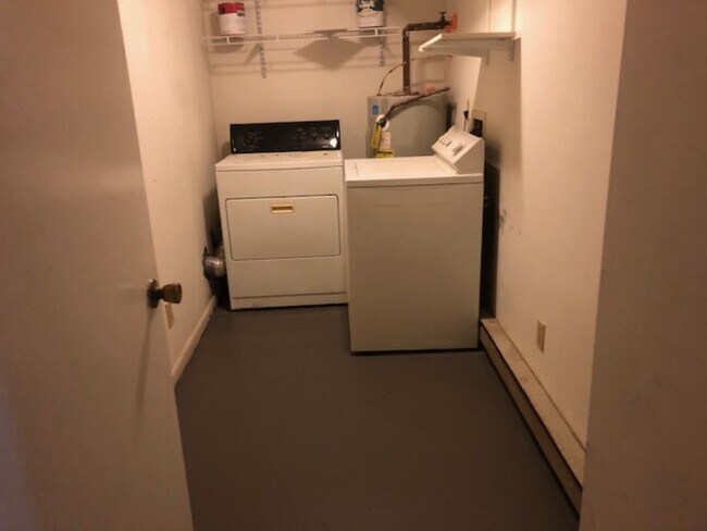 Building Photo - 408 Horne St