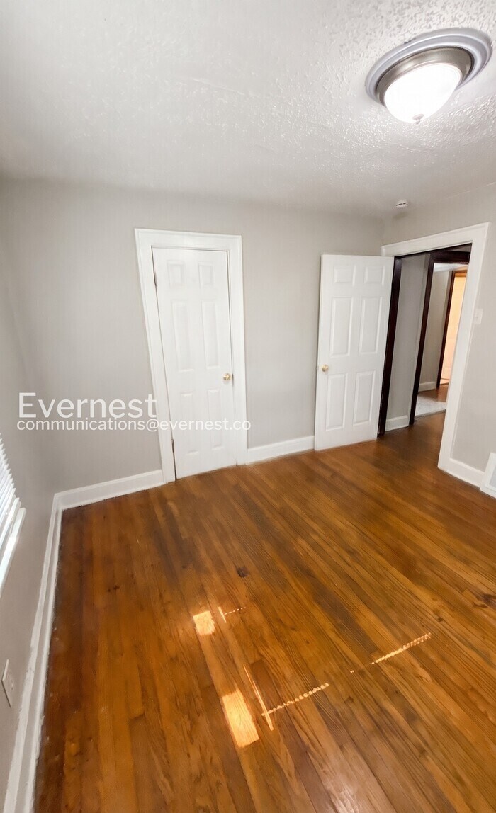 Building Photo - 3720 Darby St