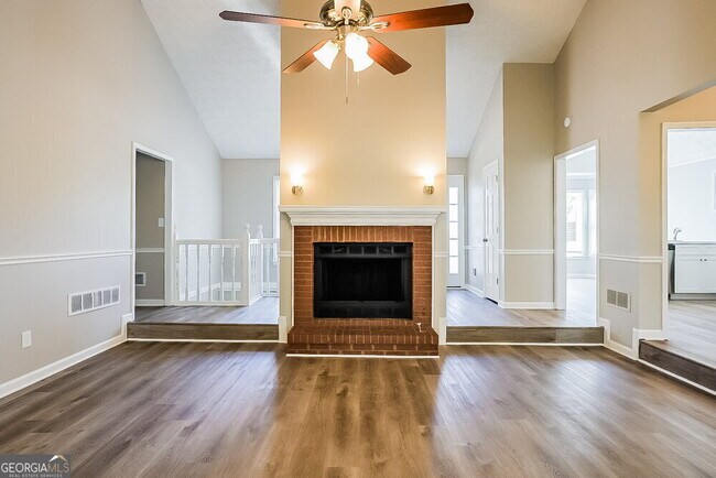 Building Photo - 301 Sandhurst Way SW