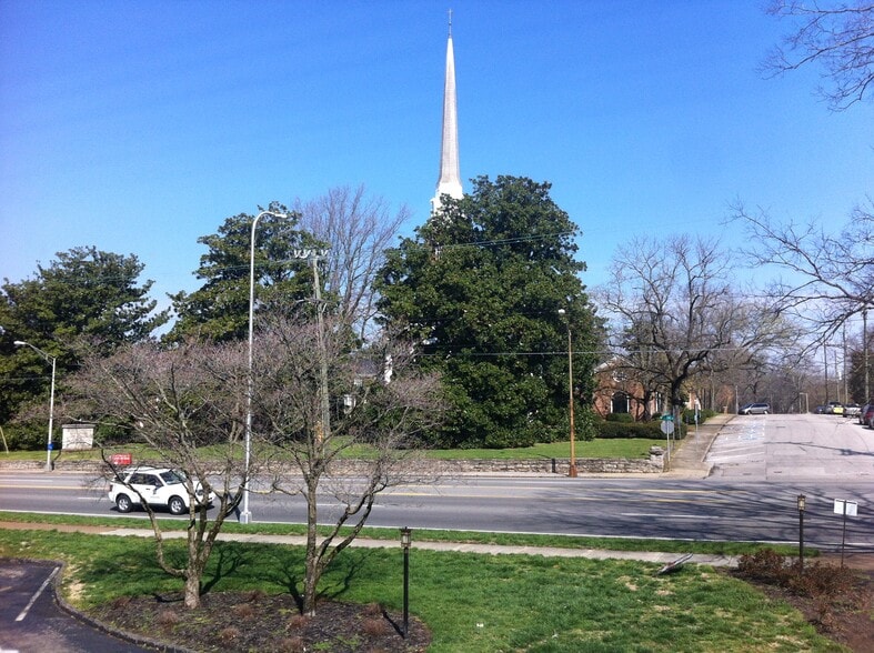 view of West End Ave. - 3831 W End Ave