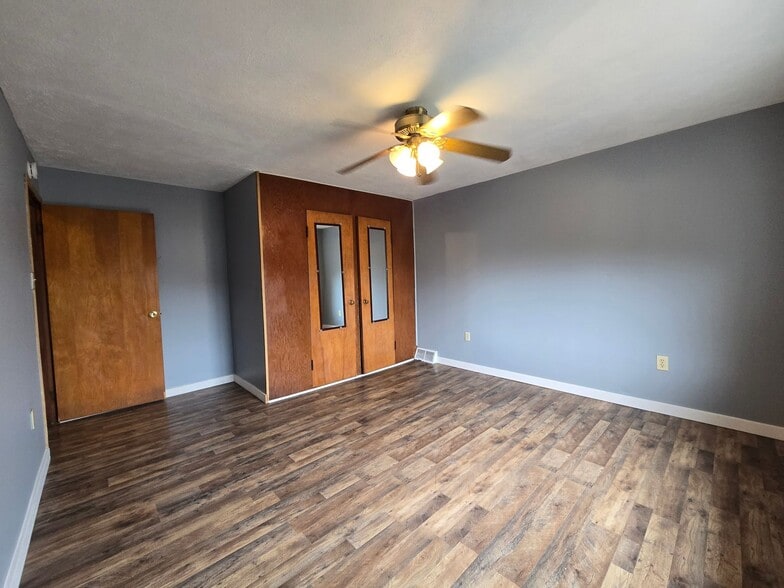 Building Photo - 62 Walnut St