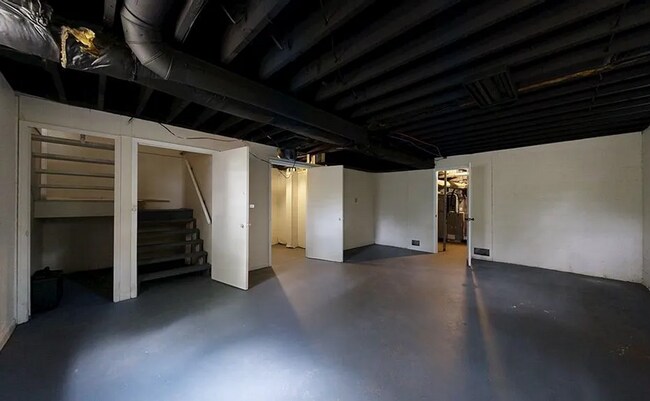 Building Photo - PENDING 3 Bed 2 Bath Home