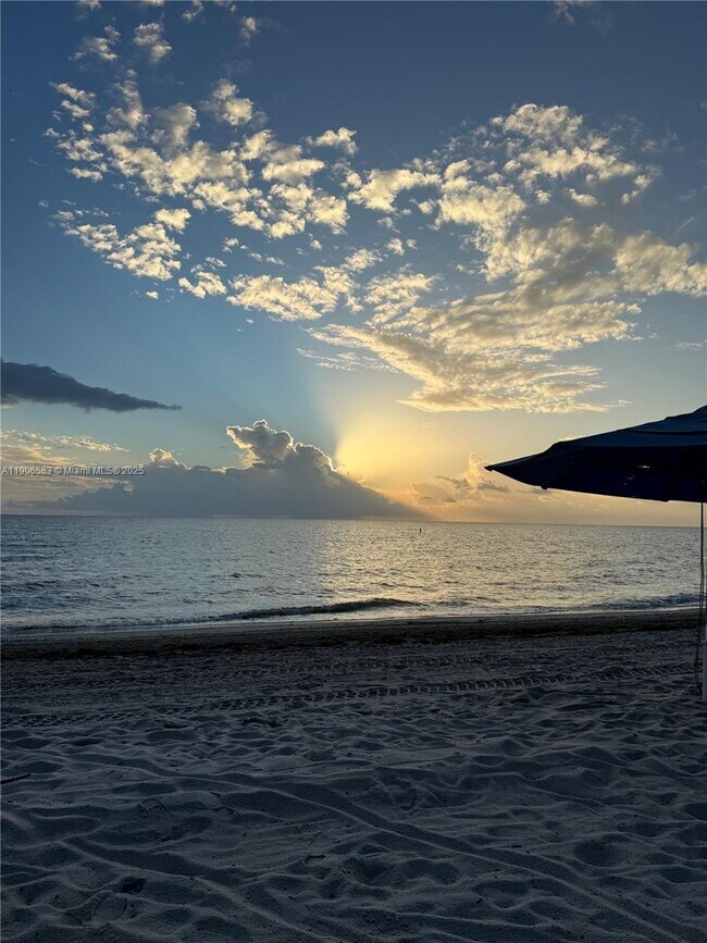 Building Photo - 881 Ocean Dr