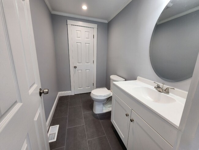 Building Photo - A Terrific Home For Your Family in Paramus