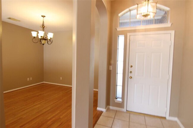 Building Photo - 3607 Stratford Arms Ln