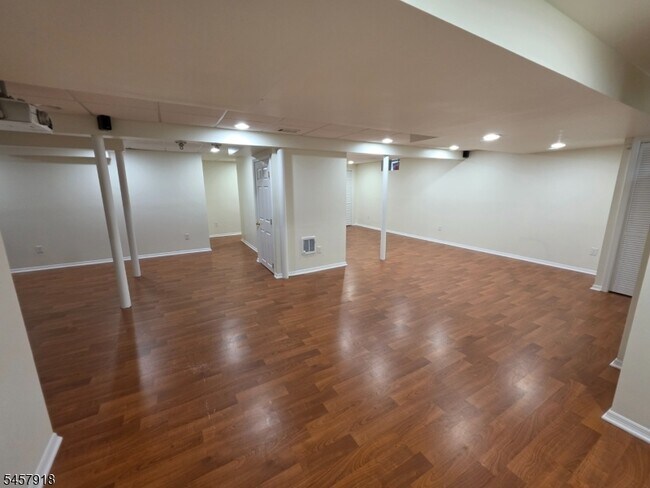 Building Photo - 36 Wexford Way