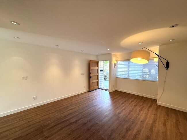 Building Photo - STUNNING THREE BEDROOM PLUS OFFICE MARINER GREEN CONDO WITH GREAT OUTDOOR SPACE