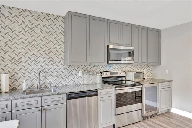 Building Photo - 2121 S Ocean Blvd