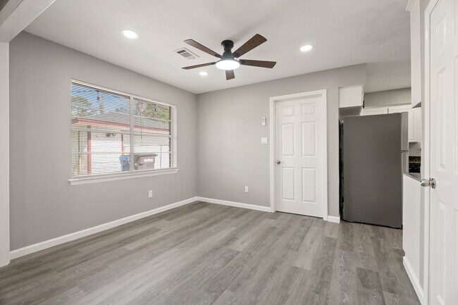 Building Photo - 2707 Mt Vernon Dr