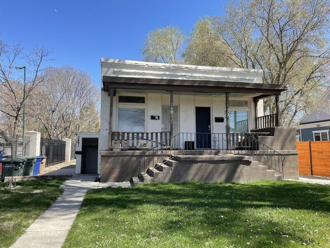 Primary Photo - 1401 S W Temple St