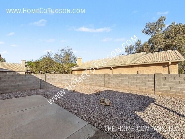 Building Photo - 7117 W Amarante Dr