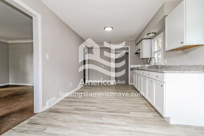Building Photo - 5306 Chatsworth St