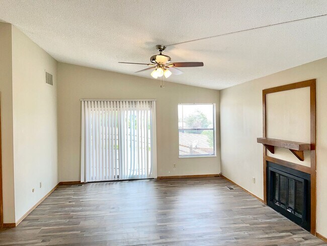 Building Photo - 2 Bedroom Patio Home With Central Air Conditioning