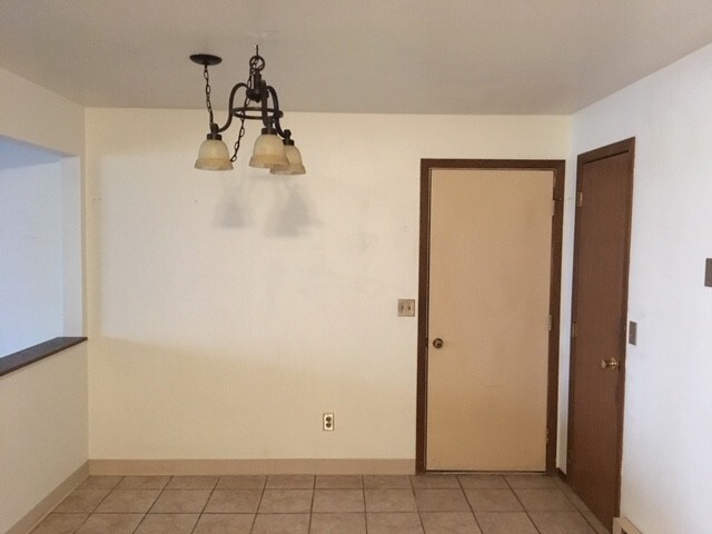 kitchen/ dining - 326 Green Meadow Dr