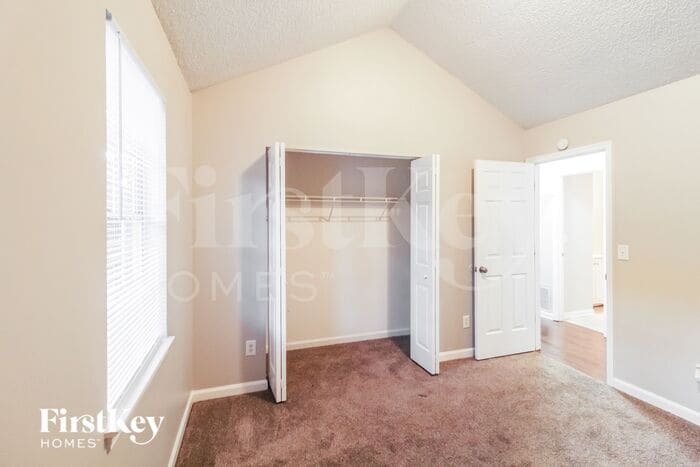 Building Photo - 1237 Regal Heights Dr