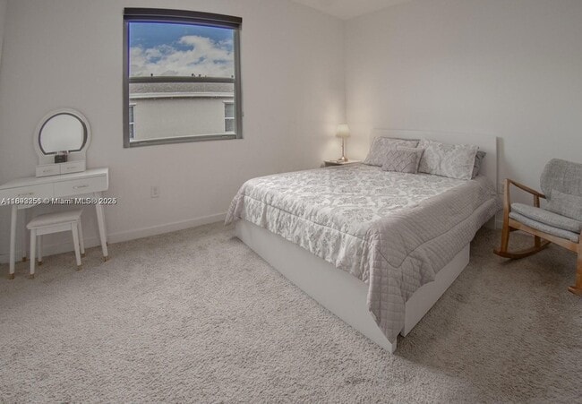 Building Photo - 544 NE 4th St