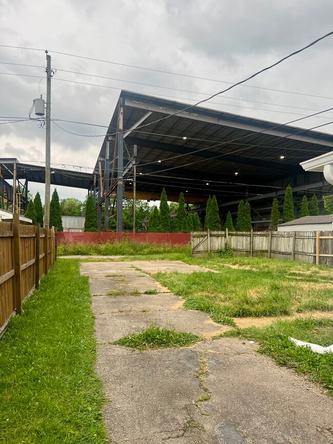 Building Photo - 3941 Hoyt Ave