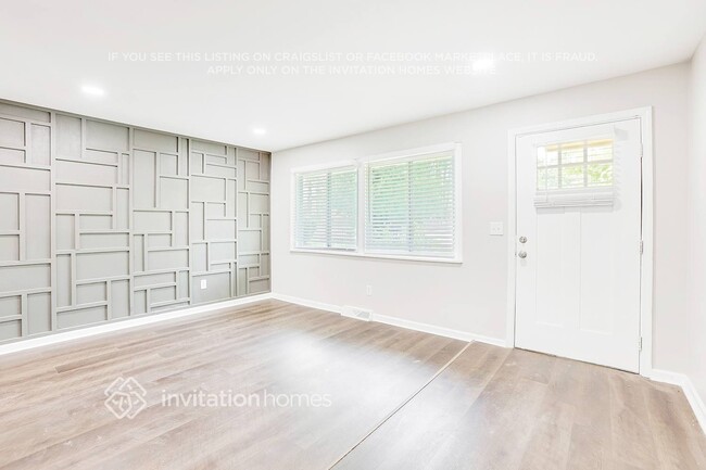 Building Photo - 3237 Tulip Dr