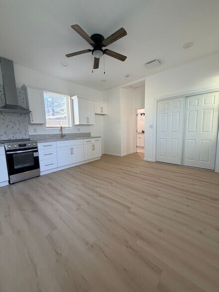 Building Photo - 4033 Linwood Pl