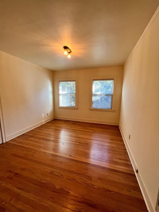 Glen Eden LLC 921 1st Ave W Seattle WA 98119 Apartment Finder