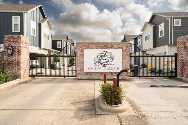 Building Photo - 5411 Camaguey St
