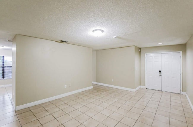 Building Photo - 20018 W Oakmont Cir