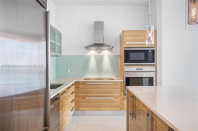 Building Photo - 2020 N Bayshore Dr