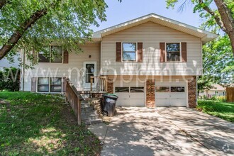 Building Photo - Beautiful 3 Bedroom / 2.5 Bath | 120th and...
