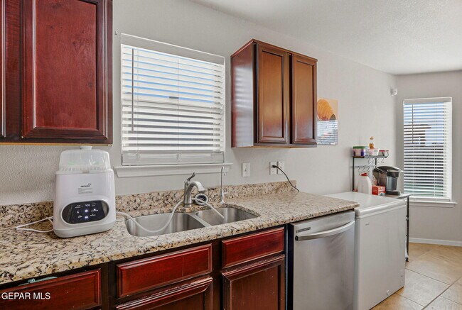 Building Photo - 4613 Al Hernandez St