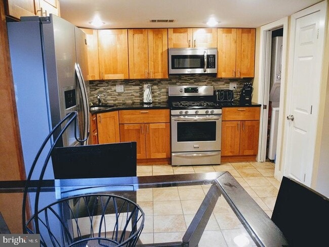 Building Photo - 1933 Rodman St