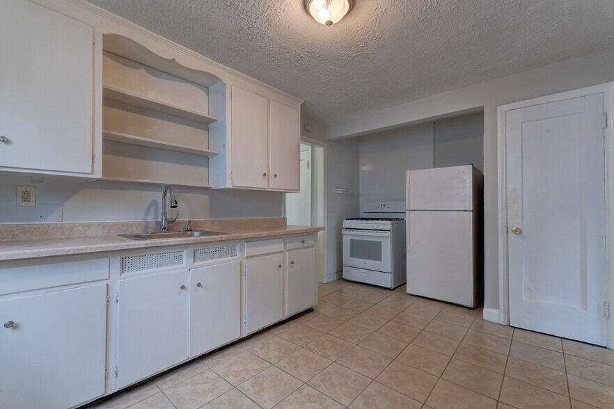 Building Photo - 117 Sheldon Ter