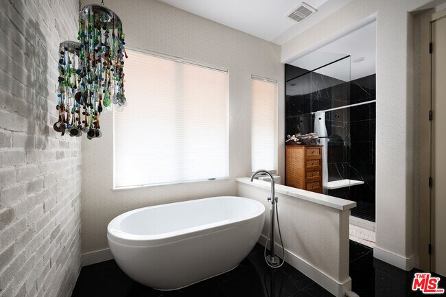 Building Photo - 9 Casaba Rd