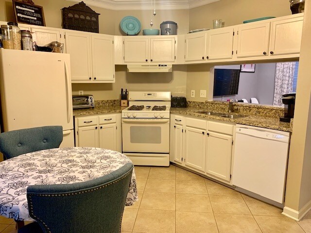 Building Photo - 3715 Hampton Ct