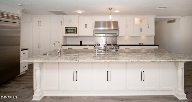 Building Photo - 4861 E Calle Redonda