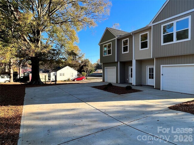 Building Photo - 574 N Broad St