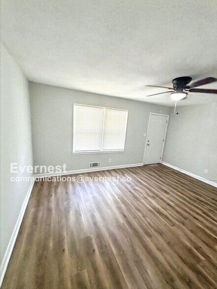 Building Photo - 8277 Redwood Dr