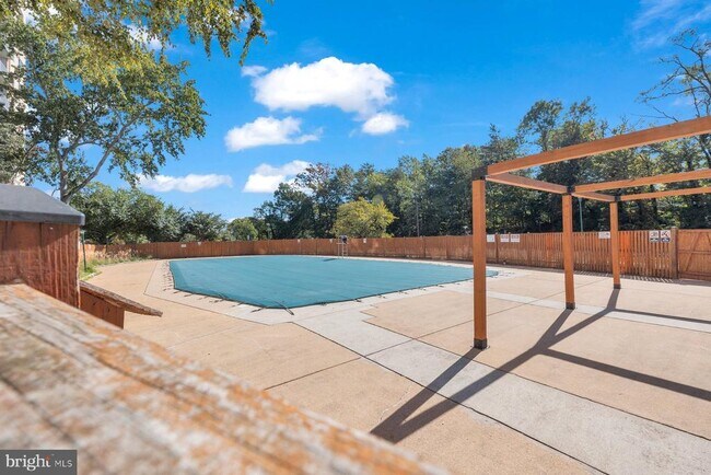 Building Photo - 2500 N Van Dorn St