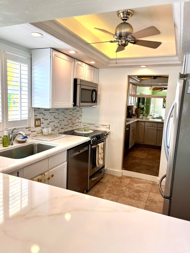 Building Photo - 815 Middle River Dr