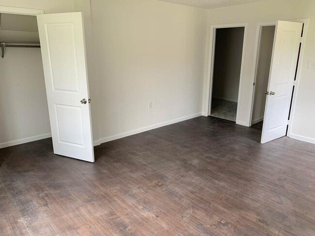 Building Photo - 303 Harlem St