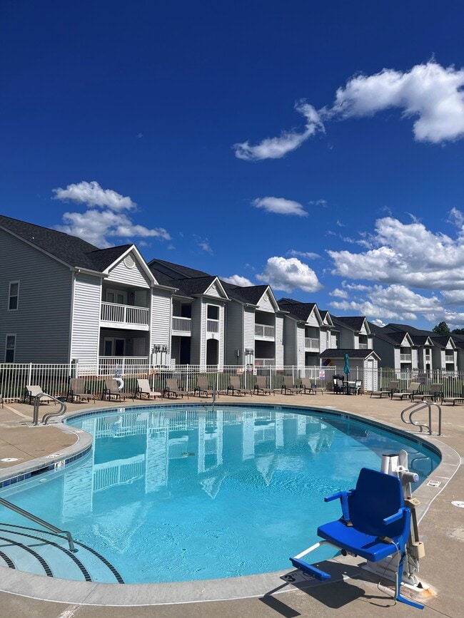 Saltwater pool - Brentwood Chase