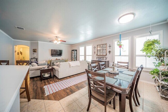 Building Photo - 11048 Kinston St