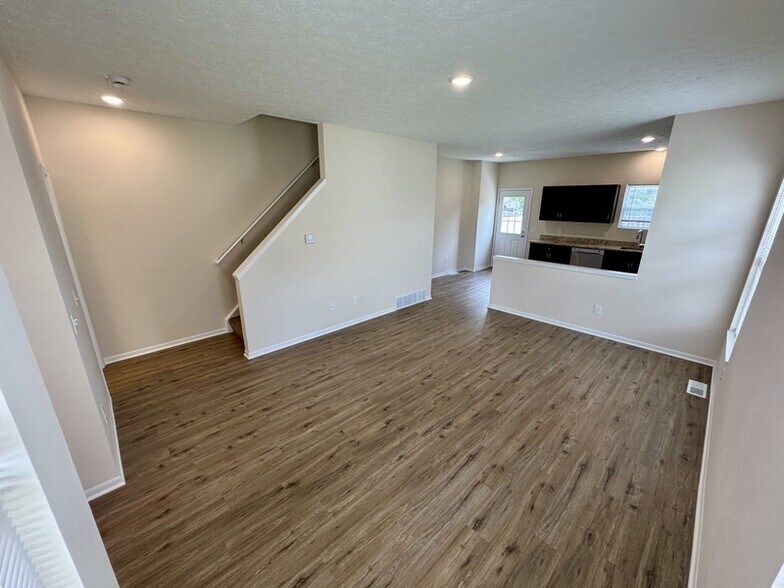 Building Photo - 389-395 Abbeyville Rd