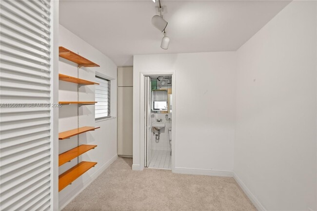 Building Photo - 736 Alhambra Cir