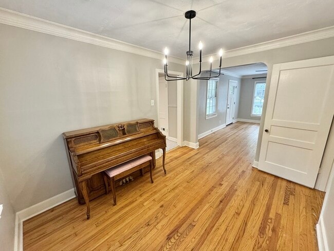 Building Photo - 907 Echles St