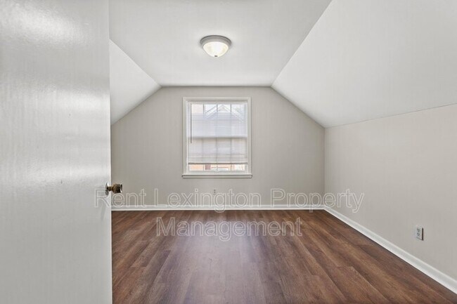 Building Photo - 312 Boiling Springs Dr