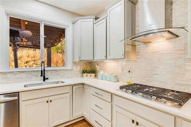 Building Photo - 1855 Kingsbury Dr